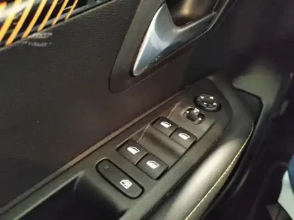 Photo 18 Peugeot 208  Electrique 50 kWh 136ch Roadtrip