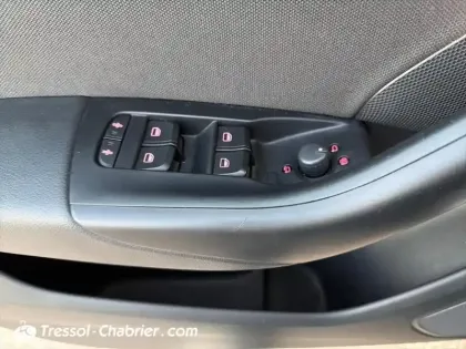 Photo 19 Audi Q3  2.0 TDI Ultra 150 ch Ambiente