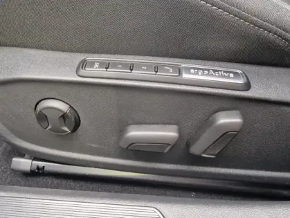 Photo 20 Volkswagen Golf VIII 1.4 eHybrid OPF 204 DSG6 Style