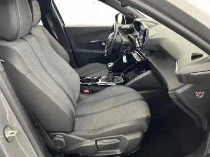 Photo 24 Peugeot 2008 1.2 PureTech 100ch Allure + Caméra de recul + GPS