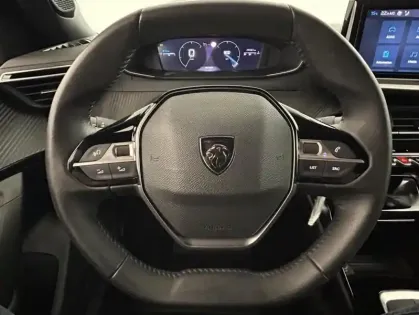 Photo 14 Peugeot 2008 1.2 PureTech 100ch Allure + Caméra de recul + GPS
