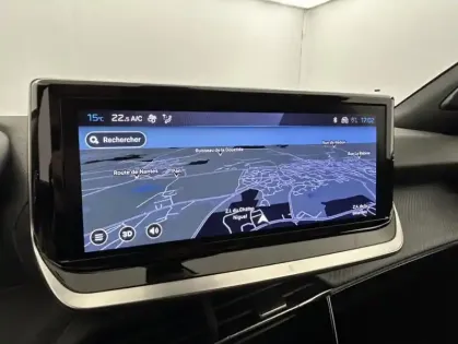 Photo 19 Peugeot 2008 1.2 PureTech 100ch Allure + Caméra de recul + GPS