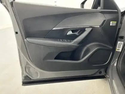 Photo 11 Peugeot 2008 1.2 PureTech 100ch Allure + Caméra de recul + GPS