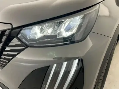 Photo 23 Peugeot 2008 1.2 PureTech 100ch Allure + Caméra de recul + GPS