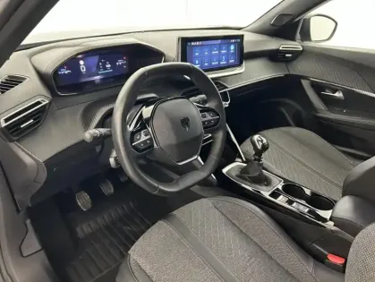 Photo 13 Peugeot 2008 1.2 PureTech 100ch Allure + Caméra de recul + GPS