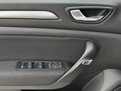 Photo 33 Renault Megane IV evolution Blue dCi 115