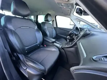 Photo 29 Renault Scenic Gén. IV (JFA) Ph1 Intens 5