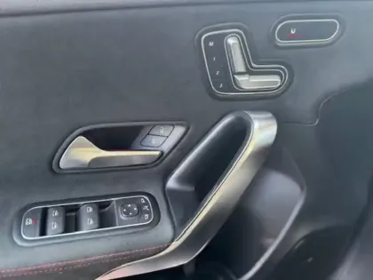 Photo 17 Mercedes Classe A 180 d AMG Line /177 Li