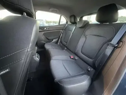 Photo 13 Renault Megane IV Berline Business TCe 115 FAP