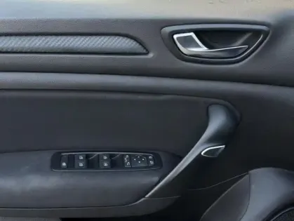 Photo 21 Renault Megane IV Berline Business TCe 115 FAP