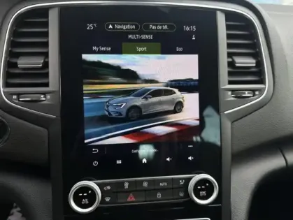 Photo 10 Renault Megane IV Berline techno TCe 140 EDC