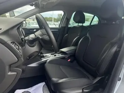 Photo 12 Renault Megane IV Berline techno TCe 140 EDC