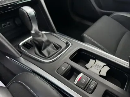 Photo 11 Renault Megane IV Berline techno TCe 140 EDC