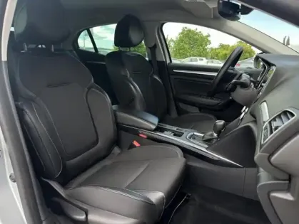 Photo 21 Renault Megane IV Berline techno TCe 140 EDC