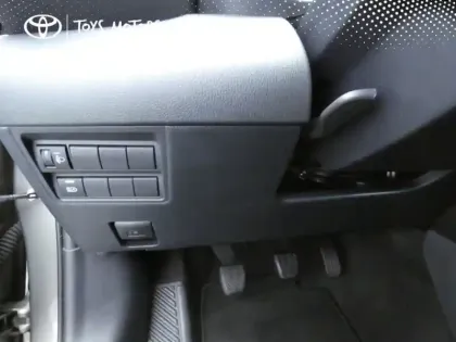 Photo 13 Toyota Yaris 120 VVT-i Design