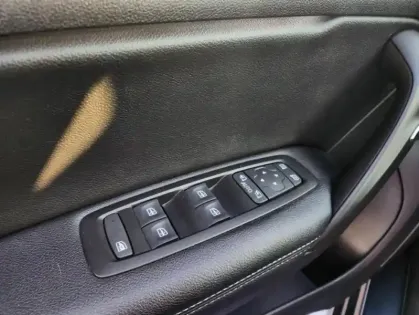 Photo 31 Renault Megane IV Berline Intens E-Tech hybride rech 160 -21N