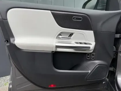 Photo 18 Mercedes GLA 250 e AMG Line