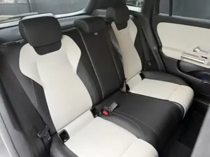 Photo 11 Mercedes GLA 250 e AMG Line