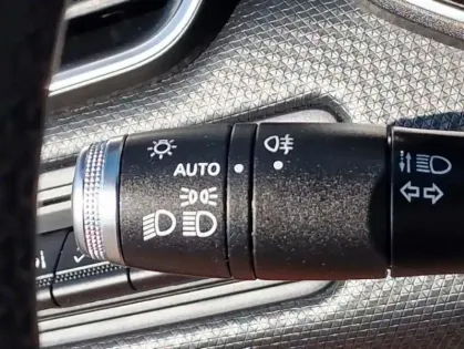 Photo 25 Renault Clio V Intens Blue dCi 115