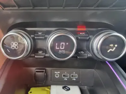 Photo 14 Renault Clio V Intens Blue dCi 115