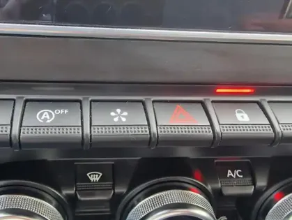 Photo 23 Renault Clio V Intens Blue dCi 115