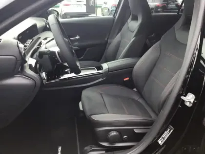 Photo 11 Mercedes Classe A 180 d AMG Line