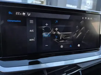 Photo 67 Peugeot 2008 II Hybrid 136 e-DCS6 ALLURE