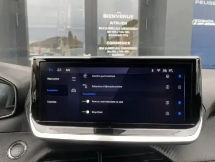 Photo 8 Peugeot 2008 II Hybrid 136 e-DCS6 ALLURE