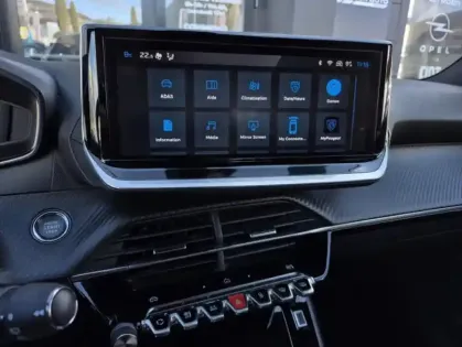 Photo 64 Peugeot 2008 II Hybrid 136 e-DCS6 ALLURE