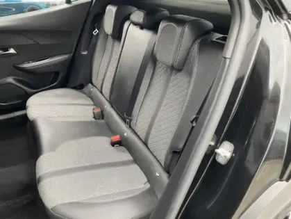 Photo 13 Peugeot 2008 II Hybrid 136 e-DCS6 ALLURE