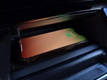 Photo 36 Peugeot 2008 II Hybrid 136 e-DCS6 ALLURE