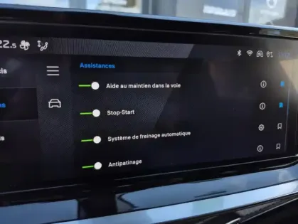 Photo 42 Peugeot 2008 II Hybrid 136 e-DCS6 ALLURE