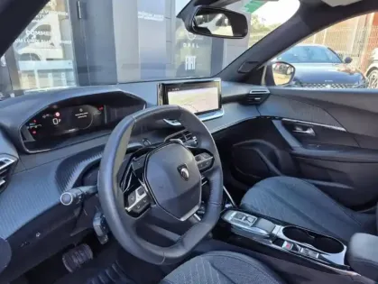 Photo 51 Peugeot 2008 II Hybrid 136 e-DCS6 ALLURE