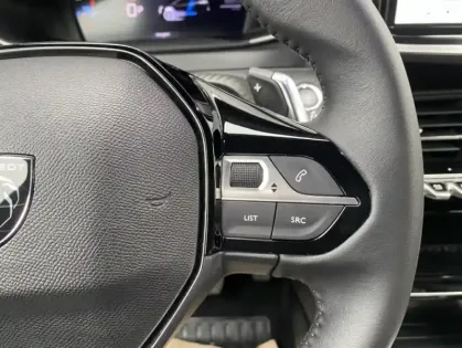 Photo 23 Peugeot 2008 II Hybrid 136 e-DCS6 ALLURE