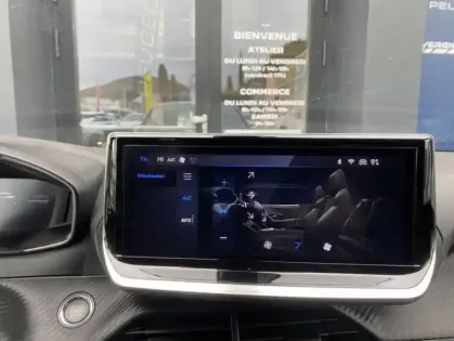 Photo 25 Peugeot 2008 II Hybrid 136 e-DCS6 ALLURE