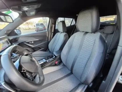 Photo 45 Peugeot 2008 II Hybrid 136 e-DCS6 ALLURE