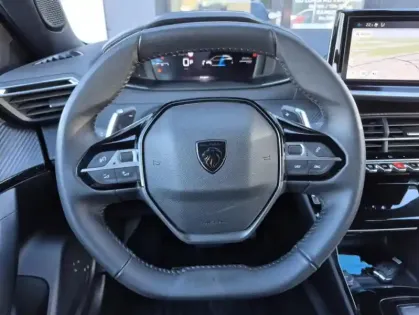 Photo 44 Peugeot 2008 II Hybrid 136 e-DCS6 ALLURE