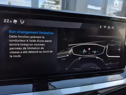 Photo 61 Peugeot 2008 II Hybrid 136 e-DCS6 ALLURE