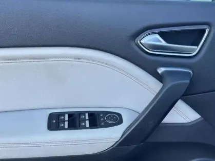 Photo 23 Renault Captur II Initiale Paris TCe 155 EDC FAP