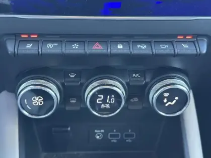 Photo 26 Renault Captur II Initiale Paris TCe 155 EDC FAP