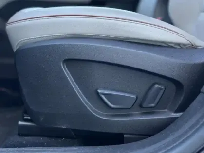 Photo 14 Renault Captur II Initiale Paris TCe 155 EDC FAP