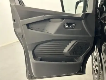 Photo 10 Renault Trafic Combi RED Edition L2 2.0 Blue dCi 150ch EDC 9 places Suréquipé