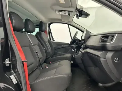 Photo 22 Renault Trafic Combi RED Edition L2 2.0 Blue dCi 150ch EDC 9 places Suréquipé