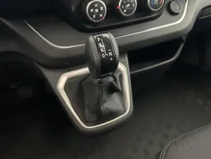 Photo 18 Renault Trafic Combi RED Edition L2 2.0 Blue dCi 150ch EDC 9 places Suréquipé