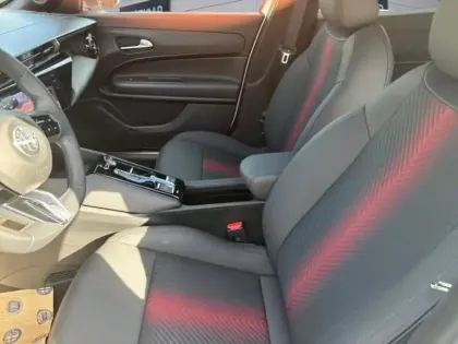 Photo 8 Alfa Romeo Junior  1.2 Ibrida 136ch Speciale DCT6