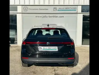 Photo 12 Volkswagen Passat  SW 1.5 eTSI 150ch Life Plus DSG7