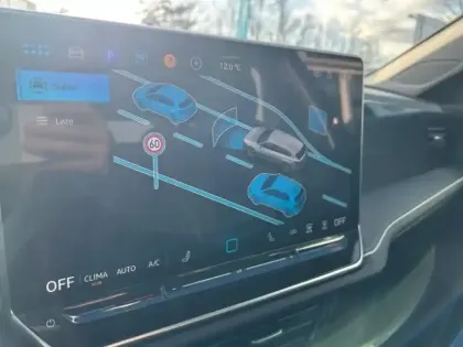 Photo 9 Volkswagen Passat  SW 1.5 eTSI 150ch Life Plus DSG7