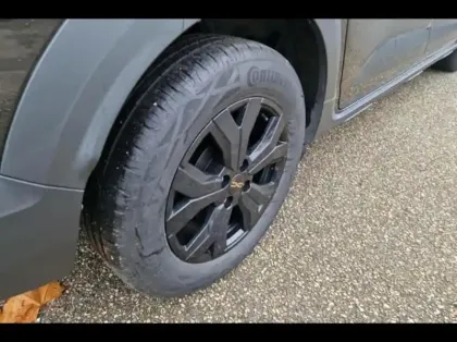 Photo 12 Dacia Jogger  1.6 hybrid 140ch Extreme 7 places -24