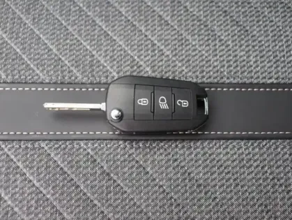 Photo 12 Peugeot 208  1.2 PureTech 100ch S&S Allure