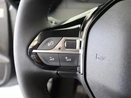 Photo 14 Peugeot 208  1.2 PureTech 100ch S&S Allure